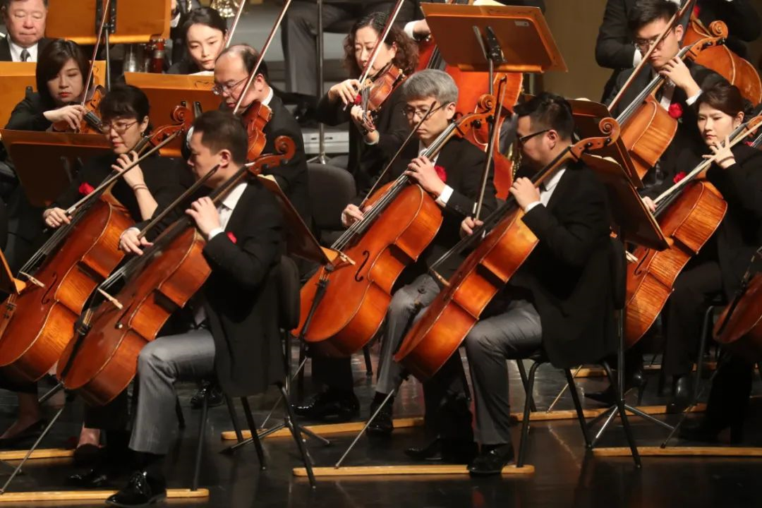 爱游戏正版渠道-关于费德勒迎来三赛季出色发挥，曼联观众热烈欢呼！比赛高潮迭起的信息