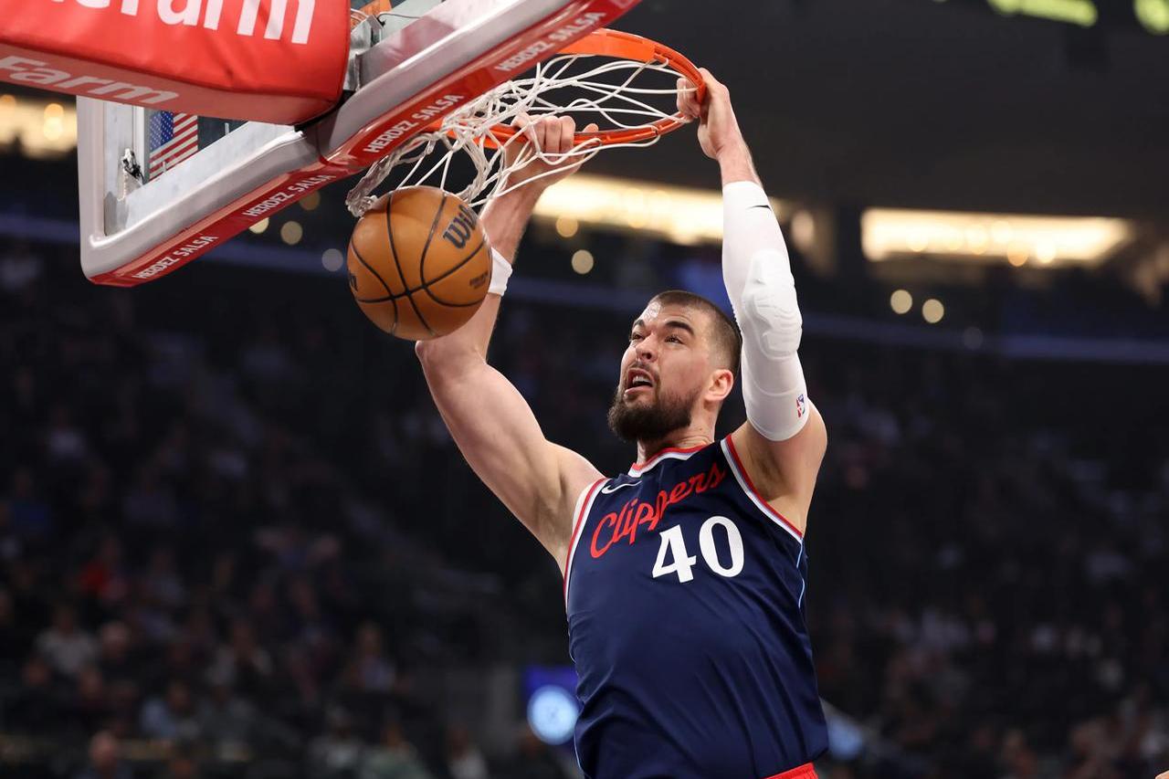 爱游戏官方入口-西班牙队带队取胜！，哈登重要时刻出色发挥全场沸腾不已(西班牙队成绩)